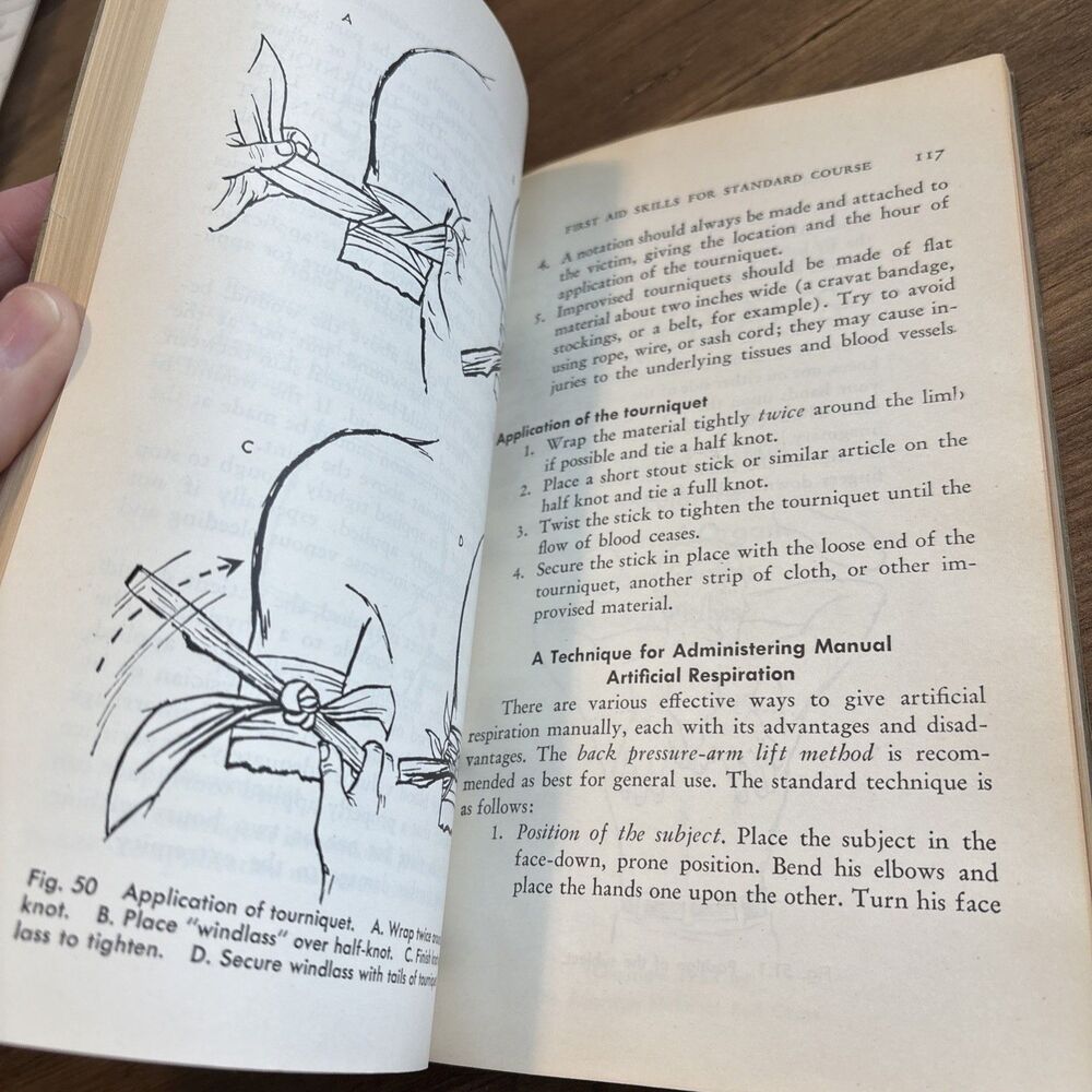 Vtg 1957 The American National Red Cross First Aid Fourth Edition Paperback Book - Picture 8 of 8
